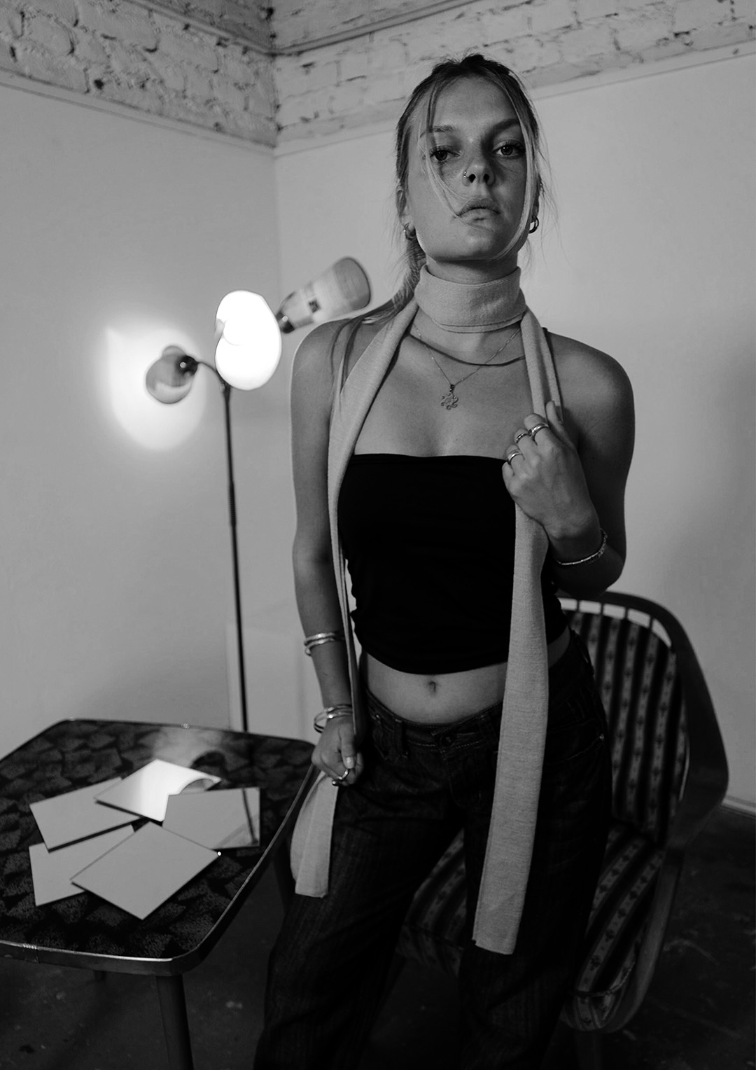 Fotoshooting-Duesseldorf-social-media Fashion Fotoshooting in Düsseldorf in Schwarz-Weiß mit Model in urbanem Setting für Social Media Content