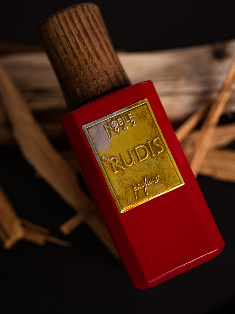 parfum-produktfoto-luxus-marke-rudis-rot-gold.png