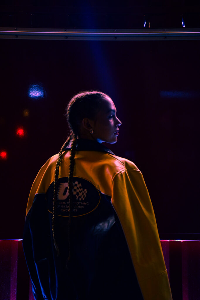 Night Shooting mit farbigem Licht für kreative Content Produktion