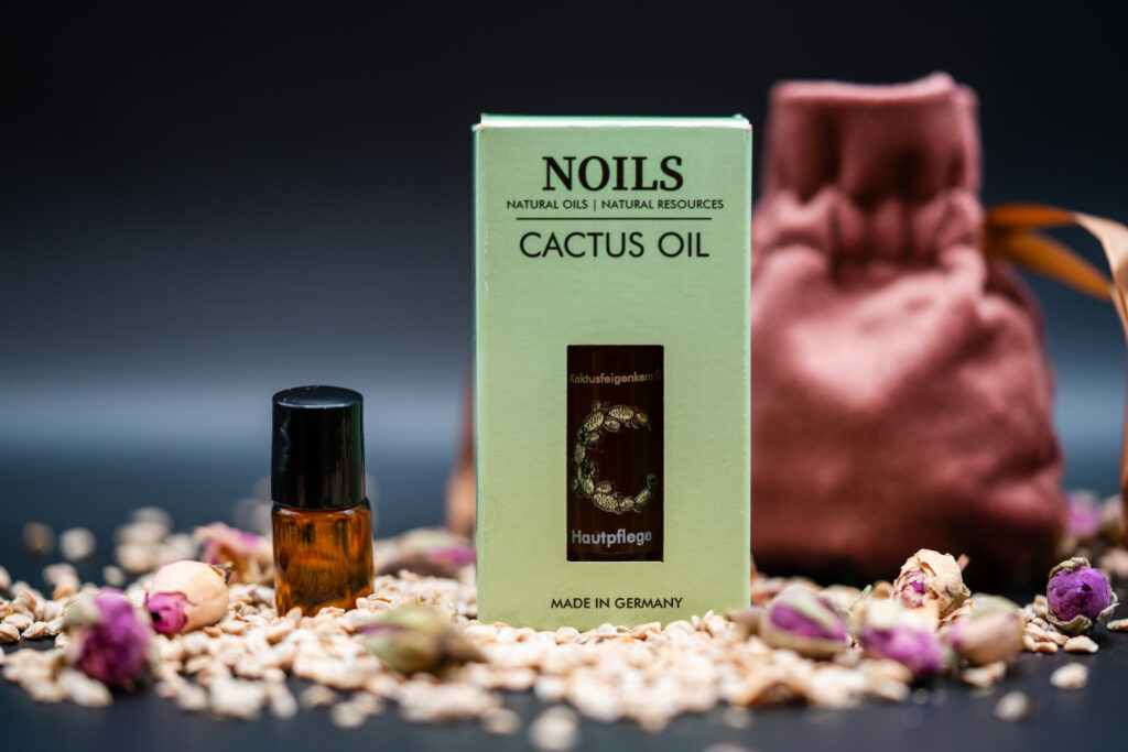 Branding Produktfoto von Kaktusöl für Hautpflege Marke mit Fokus auf Verpackung und Produktinszenierung