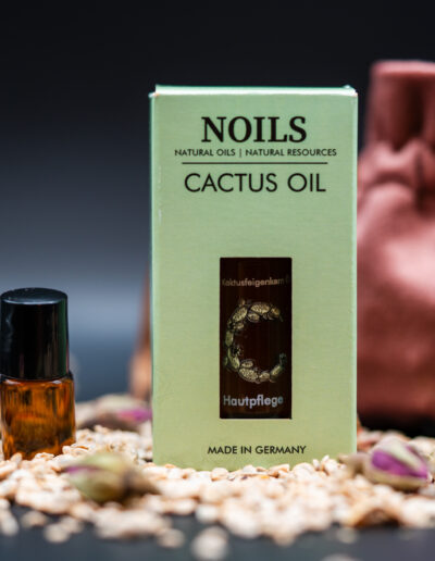 Branding Produktfoto von Kaktusöl für Hautpflege Marke mit Fokus auf Verpackung und Produktinszenierung