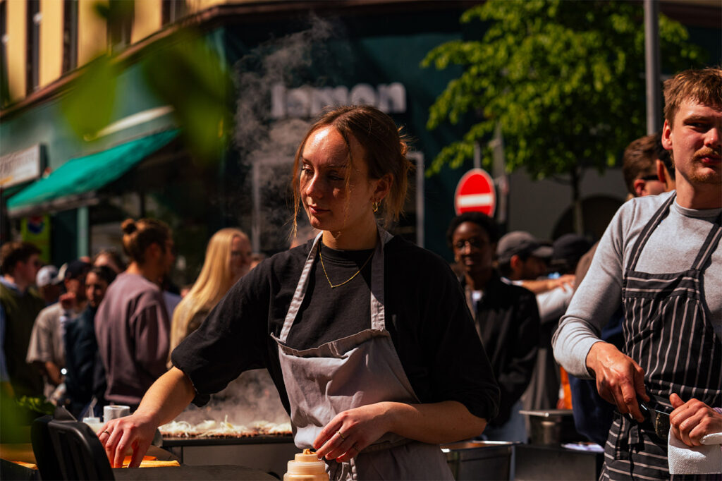 Eventfotografie von Catering und Publikum bei einem Marathon in Düsseldorf