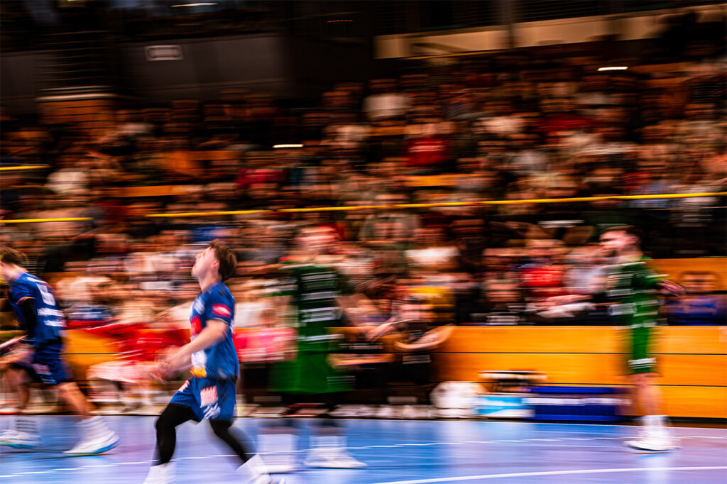 Handballspiel in Bewegung